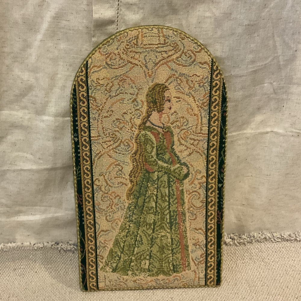 Traditional Tapestry Wall Art Noble Lady Agnes Dunbar Cornwall UK Castle EUC